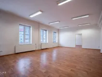 Pronájem kanceláře, Krnov - Pod Bezručovým vrchem, Revoluční, 328 m2