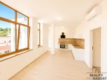 Prodej bytu 2+kk, Třebíč - Vnitřní Město, Karlovo nám., 80 m2
