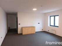 Pronájem obchodního prostoru, Brno - Komárov, Svatopetrská, 71 m2