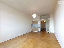 Pronájem bytu 1+kk, Praha - Vinohrady, Hradešínská, 32 m2