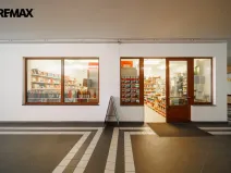 Prodej obchodního prostoru, Karlovy Vary, Divadelní náměstí, 52 m2