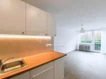 Prodej bytu 2+kk, Praha - Kobylisy, Famfulíkova, 43 m2