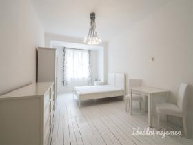 Pronájem bytu 1+kk, Praha - Holešovice, Jankovcova, 28 m2