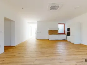 Prodej bytu 4+kk, Třebíč - Vnitřní Město, Karlovo nám., 119 m2
