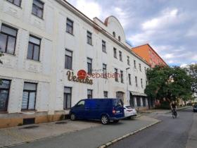 Pronájem garážového stání, Pardubice - Zelené Předměstí, Hlaváčova, 20 m2