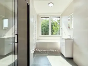 Prodej rodinného domu, Znojmo, Otokara Březiny, 215 m2