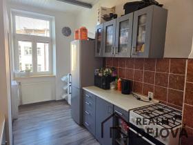 Prodej bytu 3+1, Opava, Komenského, 69 m2
