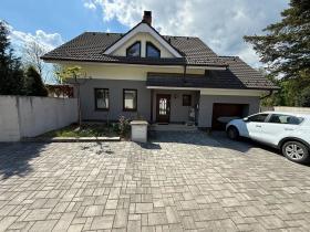 Prodej rodinného domu, Trnava, 202 m2