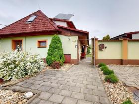 Prodej rodinného domu, Březí, U školky, 198 m2