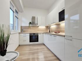 Prodej bytu 3+1, Praha - Vršovice, Vršovická, 77 m2