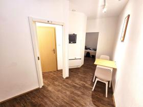 Prodej bytu 2+kk, Praha, Na hutích, 23 m2