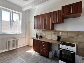 Pronájem bytu 2+1, Třinec, nám. Míru, 80 m2