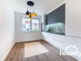 Prodej bytu 2+kk, Znojmo, náměstí Svobody, 55 m2