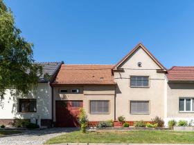 Prodej rodinného domu, Hovorany, 180 m2
