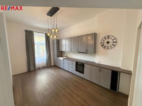 Prodej bytu 2+1, Karlovy Vary, Petřín, 98 m2