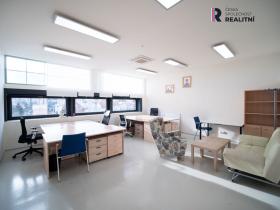Pronájem kanceláře, Zlín - Prštné, třída Tomáše Bati, 33 m2