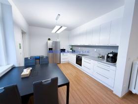 Pronájem bytu 4+kk, Hradec Králové, třída Karla IV., 135 m2