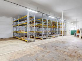 Prodej skladu, Luby, 1700 m2