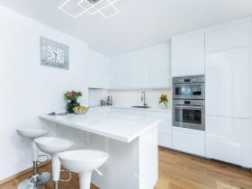 Pronájem rodinného domu, Přezletice, Školní, 120 m2