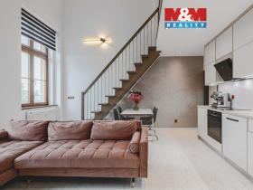 Prodej bytu 2+kk, Klatovy - Klatovy III, Husovo náměstí, 78 m2