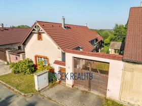 Prodej rodinného domu, Rynholec, nám. 1. máje, 259 m2