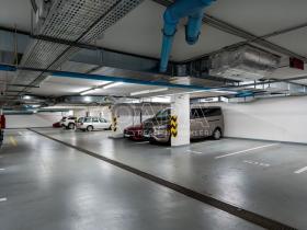 Pronájem garážového stání, Praha - Libeň, Kurta Konráda, 18 m2