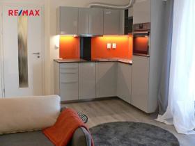 Pronájem bytu 1+kk, Praha - Malešice, Počernická, 42 m2