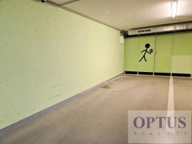 Pronájem garážového stání, Praha - Karlín, Šaldova, 17 m2