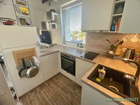 Pronájem bytu 2+kk, Praha - Ruzyně, Zbuzanská, 37 m2