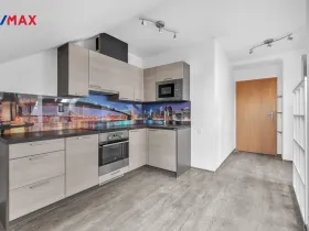 Pronájem bytu 1+kk, Milovice - Mladá, Slepá, 42 m2