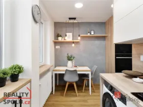 Prodej bytu 2+1, Praha - Troja, Na Šutce, 56 m2