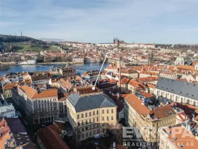 Prodej atypického bytu, Praha - Staré Město, U Dobřenských, 63 m2