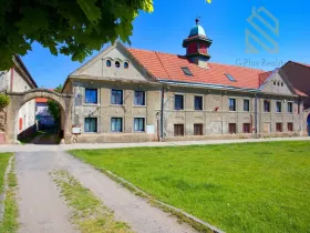 Prodej vícegeneračního domu, Smečno, nám. T. G. Masaryka, 779 m2