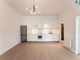 Pronájem bytu 2+kk, Třebíč, Karlovo nám., 41 m2