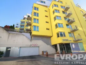 Prodej garážového stání, Praha - Žižkov, Jeseniova, 13 m2