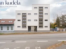 Pronájem garážového stání, Brno - Židenice, Líšeňská, 13 m2