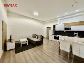 Pronájem bytu 2+kk, Plzeň, Kardinála Berana, 43 m2