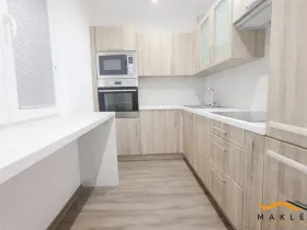 Pronájem bytu 3+1, Jindřichův Hradec - Jindřichův Hradec V, Kosmonautů, 73 m2