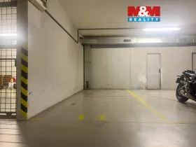Pronájem garážového stání, Praha - Kunratice, Urešova, 12 m2