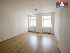 Pronájem bytu 1+kk, Jindřichův Hradec - Jindřichův Hradec I, nám. Míru, 30 m2
