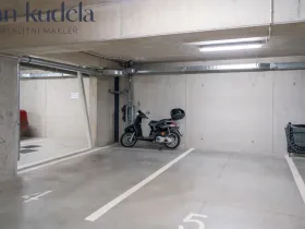 Pronájem garážového stání, Brno, Kumpoštova, 18 m2