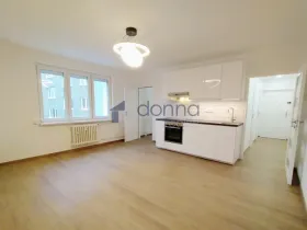 Pronájem bytu 2+kk, Praha, Vrbenského, 40 m2