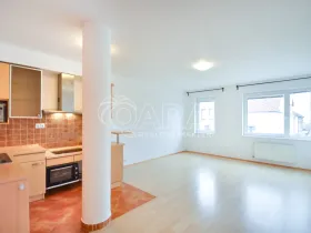 Pronájem bytu 1+kk, Praha - Prosek, Nad šestikopy, 36 m2