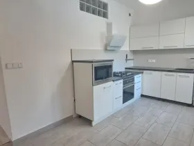 Pronájem bytu 3+1, Jihlava, Erbenova, 100 m2