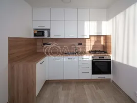 Pronájem bytu 3+1, Praha - Prosek, Jablonecká, 68 m2