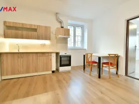 Pronájem bytu 1+1, Nová Paka, Masarykovo náměstí, 50 m2