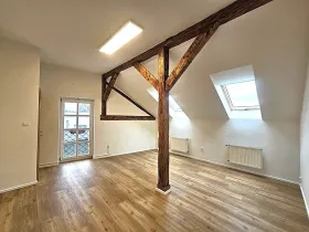 Pronájem kanceláře, Praha, Vinopalnická, 104 m2