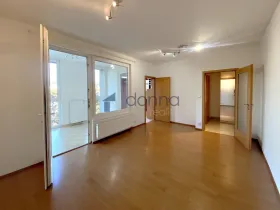 Pronájem bytu 1+kk, Praha, Nademlejnská, 35 m2