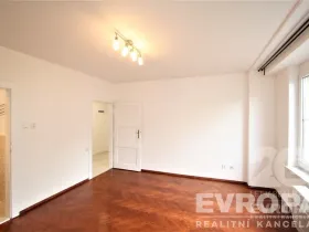 Pronájem bytu 2+kk, Praha - Žižkov, Biskupcova, 39 m2