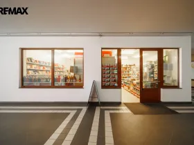 Prodej obchodního prostoru, Karlovy Vary, Divadelní náměstí, 52 m2